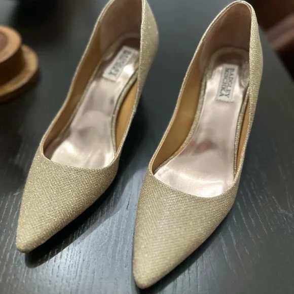 Badgley Mischka Shoes Gently Used Badgley Mischka Size Gold